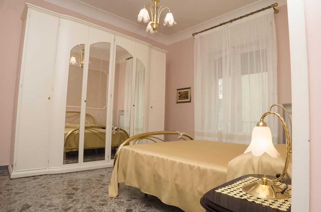 Ferienwohnung Casa Raffelina Minori Zimmer foto