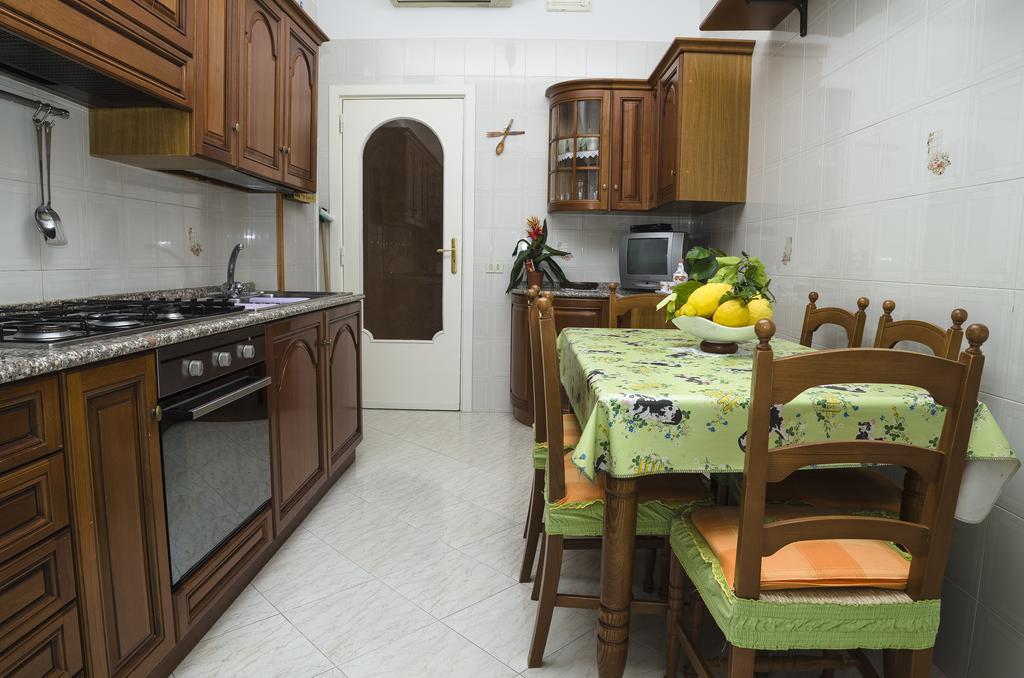 Ferienwohnung Casa Raffelina Minori Zimmer foto