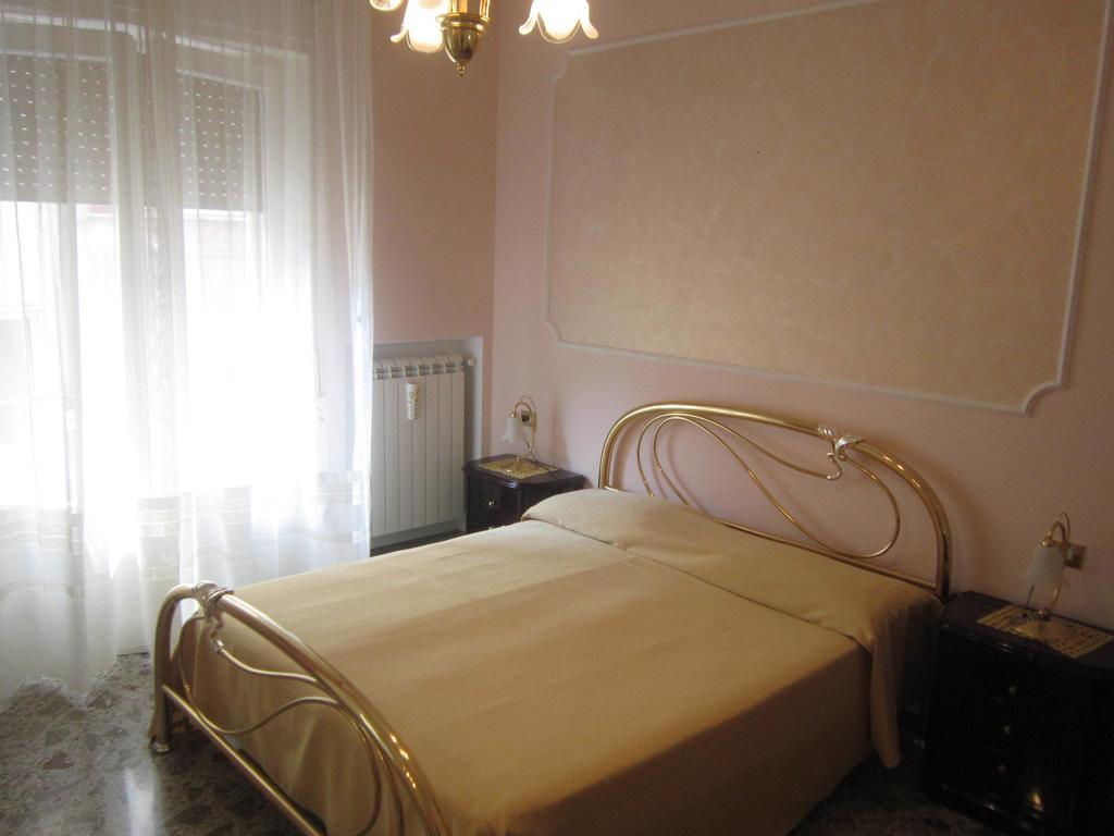 Ferienwohnung Casa Raffelina Minori Zimmer foto